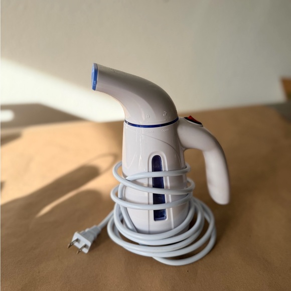 Compact White and Blue Garment Travel Steamer - Picture 3 of 5